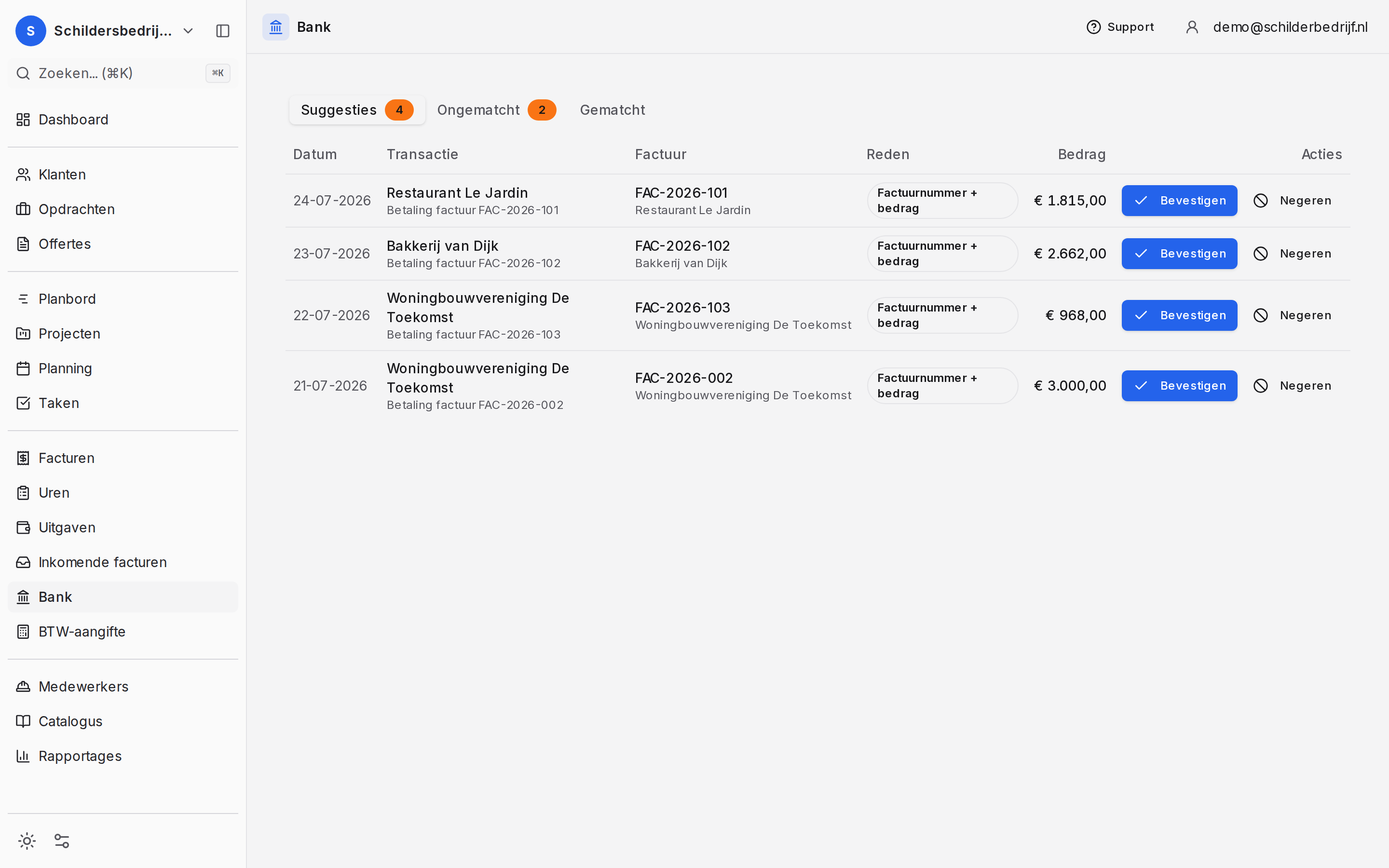 Scherm van de bankkoppeling: bijschrijvingen naast de bijbehorende factuur, met per regel de matchzekerheid en een knop om twijfelgevallen te bevestigen.